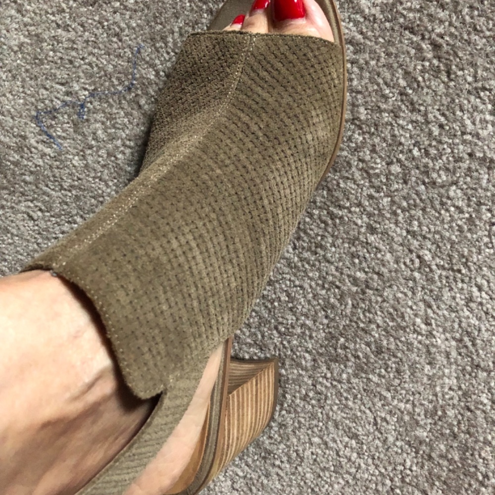 Sandals - Picture 7 of 9